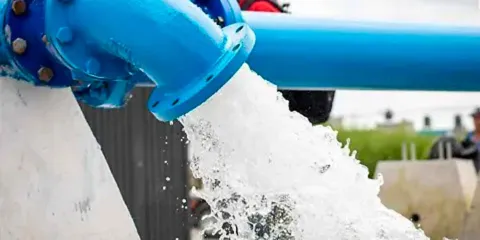 Hay un cartel Azul del agua