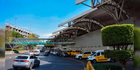 Jueza federal autoriza a Uber operar en aeropuertos de todo México sin riesgo de detención