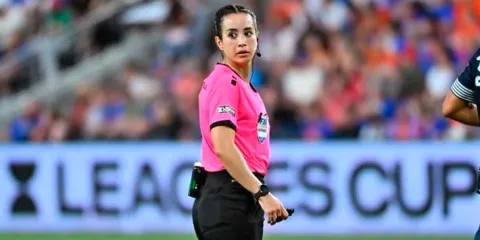La mexicana Katia Itzel García sufre ataques en redes tras su arbitraje en el Francia vs Japón del Mundial Sub-20