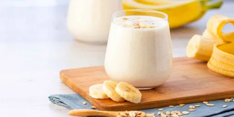 Licuado de plátano con avena y chía: una combinación poderosa para tu salud