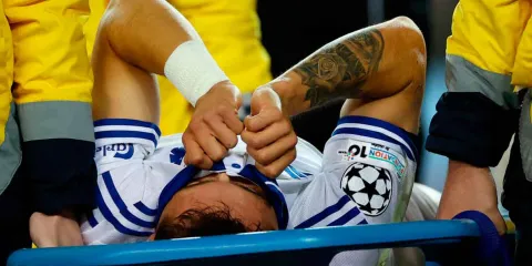 Rodrigo Huescas se lesiona en la Champions League