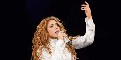 Shakira enloquece a invitados VIP en Televisa y la empresa prepara 104 partidos del Mundial