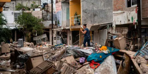 Suman 72 muertos y 48 desaparecidos por lluvias en cinco estado