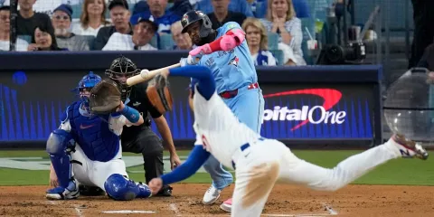 Toronto revive y deja sin ventaja a los Dodgers