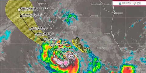 VIDEO. Huracán Priscilla alcanza categoría 2 y provoca alto oleaje frente a costas mexicanas