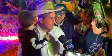VIDEO. Alcalde de Uruapan es asesinado durante un evento público