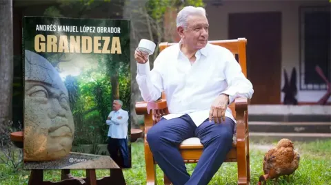 AMLO presenta su libro 'Grandeza' y pide a la nación respaldar a Sheinbaum