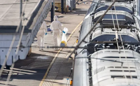 Once lesionados en violento incidente en tren en Reino Unido