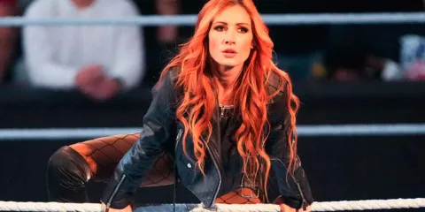 Becky Lynch, asegura que dentro de la WWE un hombre obligaba a mujeres a costarse con él o destruirlas 
