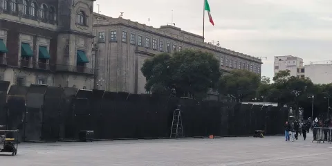 Blindan Palacio Nacional por marchas de maestros y de la “Generación Z”