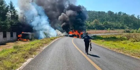 Narcobloqueos del CJNG desatan ola de violencia en Michoacán tras operativo para atrapar a "El Camaleón"