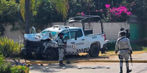VIDEO. Patrulla de la GN choca con camioneta y mata a familia completa en Michoacán