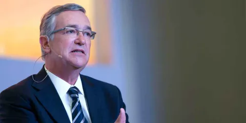 Piden a Ricardo Salinas Pliego donar su deuda del SAT a los más necesitados