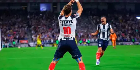 Polémica arbitral en Rayados vs América provoca suspensión del VAR en la Liguilla