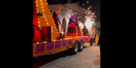 VIDEO, Explosión de pirotecnia en desfile de Día de Muertos deja 10 heridos en Mazatepec, Morelos