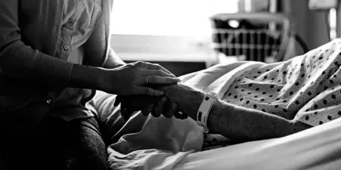 Voluntad anticipada en CDMX: seis personas al día solicitan este documento en 2025