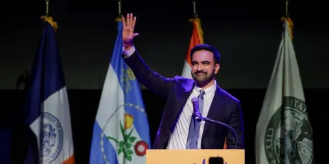 Zohran Mamdani, alcalde más joven y primer musulmán de Nueva York, derrota a Cuomo