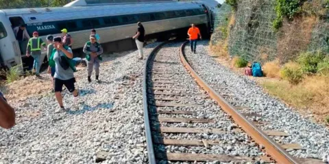 Descarrilamiento del Tren Interoceánico desata choque político. Oposición acusa negligencia y corrupción  de Morena