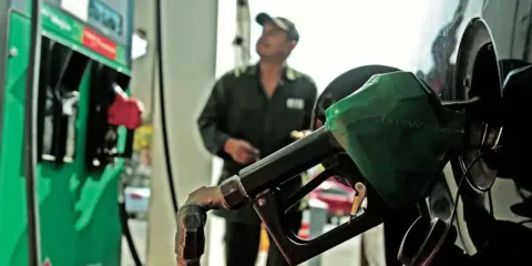 Gasolina no subirá de precio en 2026 pese a actualización del IEPS