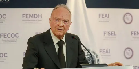 Gertz Manero ocultó por años sus declaraciones patrimoniales junto a 12 altos mandos de la FGR