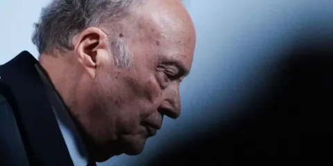 Gertz Manero otorgó seguros de lujo pese a la austeridad de AMLO