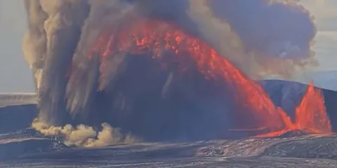 Kilauea sorprende NUEVA ERUPCIÓN de lava de 370 metros y triple emisión inédita en Hawaii