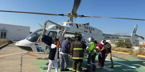 SUMA traslada a joven motociclista de Izúcar a Puebla para atención especializada