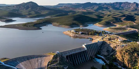 Trump amenaza a México con arancel del 5% si no entrega agua antes de 2026