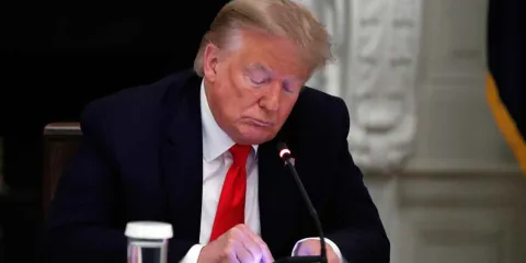 Trump anuncia apoyo de 12 mmdd para agricultores afectados por guerras comerciales