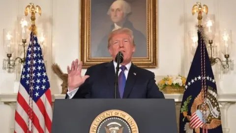 Trump promete 'represalias muy graves' tras ataque de ISIS en Siria que cobró la vida de tres estadounidenses