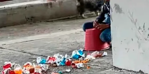 VIDEO El “niño de las gelatinas” reaparece en CDMX y ya nadie cae en su trampa