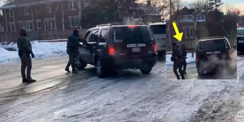 Agente ICE mata a mujer automovilista durante operativo  en Minneapolis