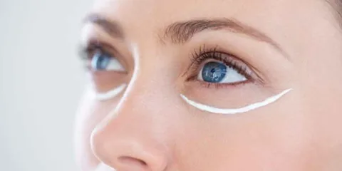 Contorno de OJOS con vitamina C: el básico low cost que ilumina y reduce signos de fatiga