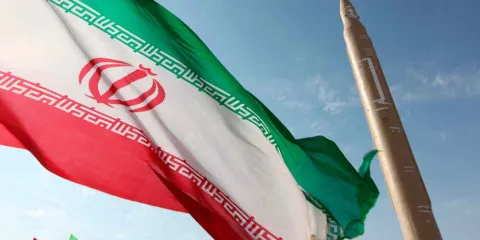 Irán amenaza con atacar bases de Estados Unidos