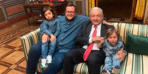 José Ramón López Beltrán discute con la IA Grok  y le pide disculpas por burlarse de AMLO 