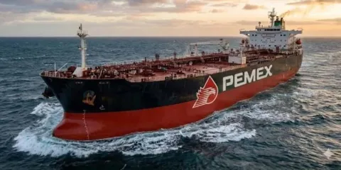 Pese a reclamos de EU, Pemex despachó a Cuba un buque con 14 millones de litros