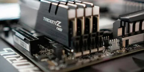 Samsung gana la batalla de la memoria RAM y se beneficia de la escalada de precios impulsada por la IA