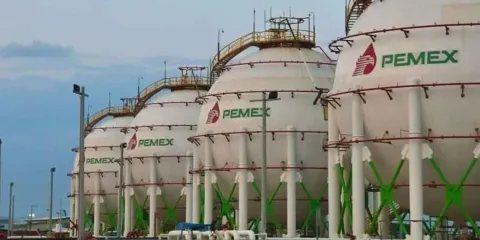 Trump presiona y Pemex detiene envío de crudo a Cuba