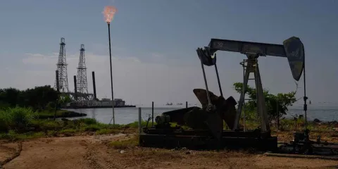 Venezuela enviará hasta 50 millones de barriles de petróleo a Estados Unidos, confirma Trump