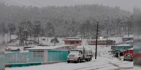 VIDEO. Tormenta invernal cubre de nieve a comunidades de Durango