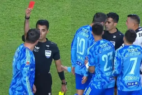 André-Pierre Gignac recibe su primera expulsión