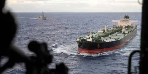 Así fue interceptado el buque petrolero que huyó del bloqueo de EU