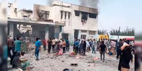 Ataque israelí contra escuela de niñas en Irán deja 53 muertes