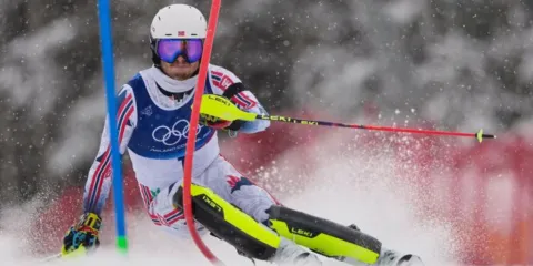 VIDEO. ¡INSÓLITO! Loïc Meillard se corona campeón olímpico en el slalom de Milano Cortina 2026 tras caída de McGrath