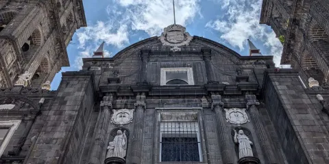 Descubre la majestuosa Catedral de Puebla: arte, arquitectura y turismo cultural