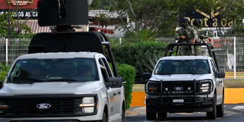 Fuga de reos en Puerto Vallarta: derriban portón tras operativo contra El Mencho