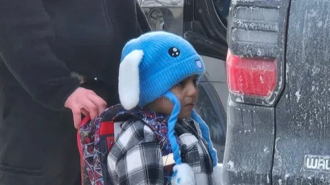 Fin del cautiverio para Liam y su padre tras polémica detención del ICE