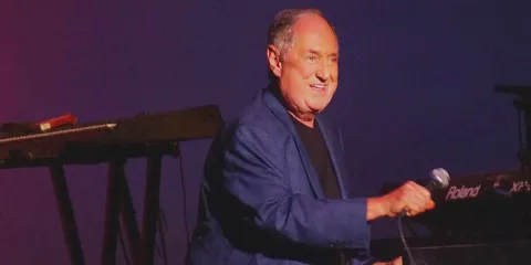 Muere Neil Sedaka a los 86 años: adiós a la leyenda de “Oh! Carol”