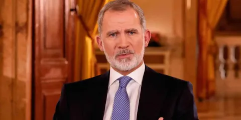 Rey Felipe VI se auto sube el sueldo, cobrará 290 mil euros en 2026