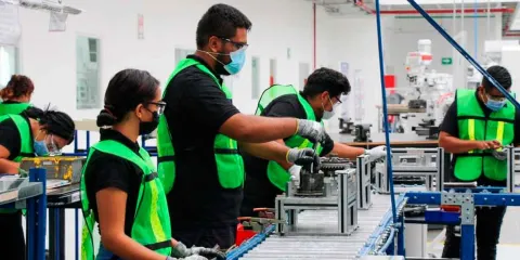 Senado aprueba reducción de jornada laboral a 40 horas; reforma será gradual hasta 2030